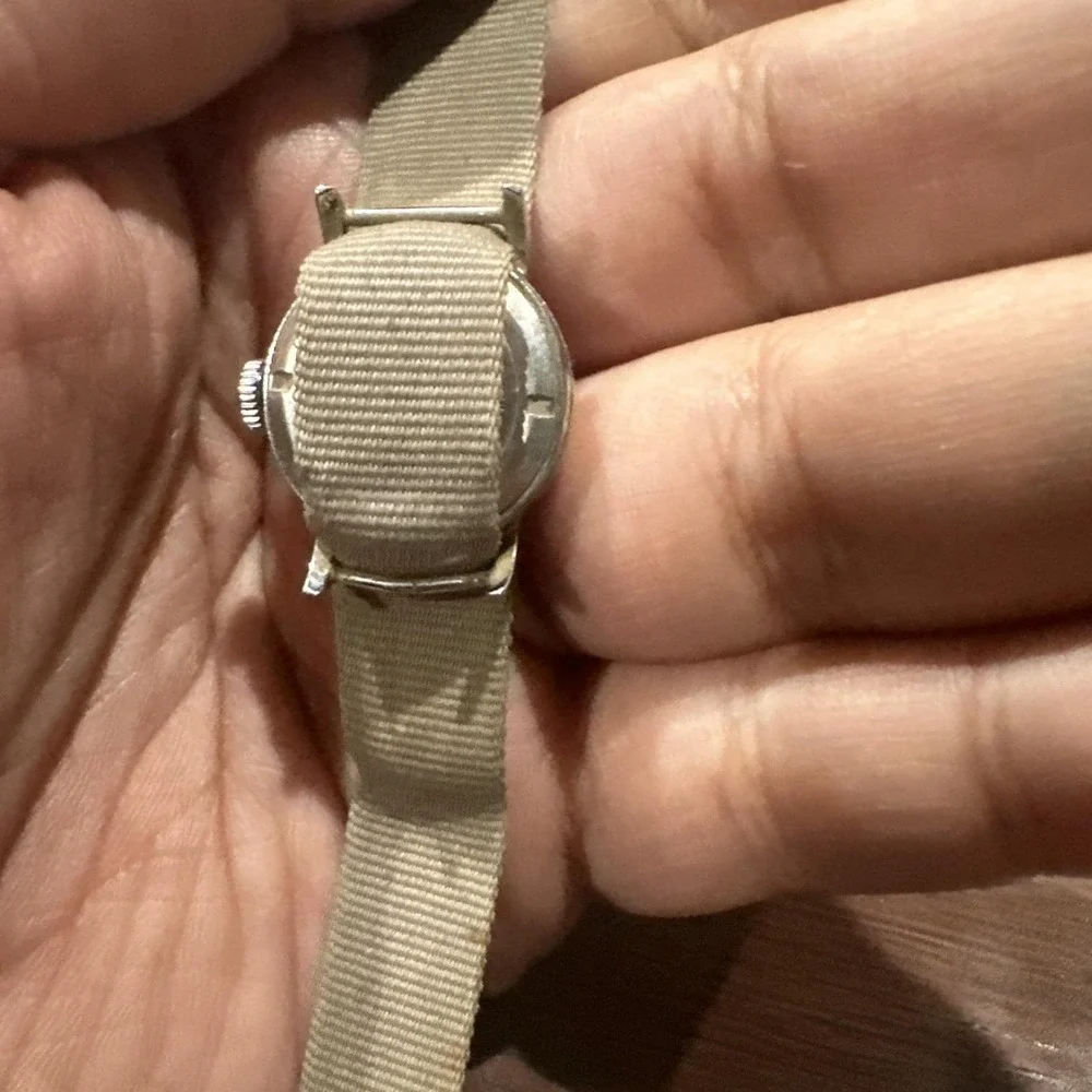 Vintage Timex 18mm Mechanical 17‎ Jewels Ladies Watch West Germany Runs Great